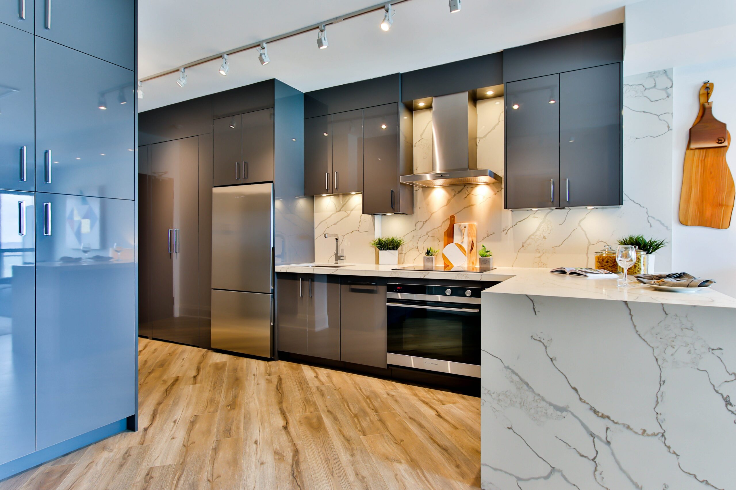 Modern grey SwiftUK kitchen with marble worktops